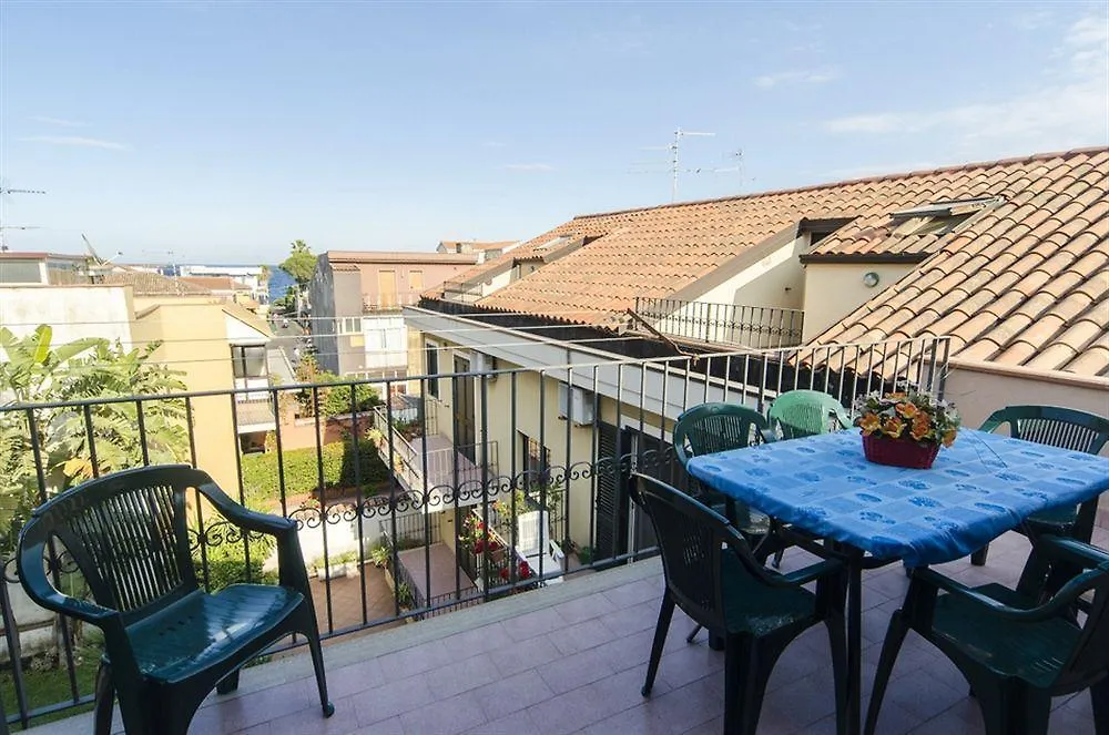 Residence Acquamarina Stazzo 0*,