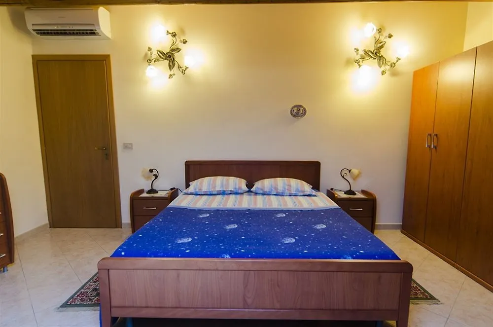 Residence Acquamarina Stazzo Italy